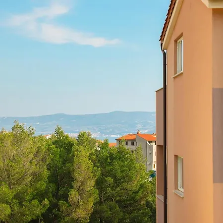 Vesna Near With The Balcony Apartamento *