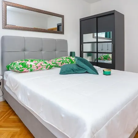 Apartamento Vesna Near With The Balcony